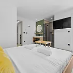 Otium For 8 People With 32 M2 Heated Pool, Outdoor Cinema, Kids Playground & Area Vila