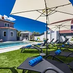 Vila Otium For 8 People With 32 M2 Heated Pool, Outdoor Cinema, Kids Playground & Area *