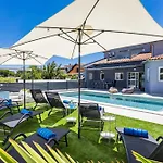 Otium For 8 People With 32 M2 Heated Pool, Outdoor Cinema, Kids Playground & Area Vila *