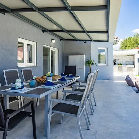Otium For 8 People With 32 M2 Heated Pool, Outdoor Cinema, Kids Playground & Area Loborika