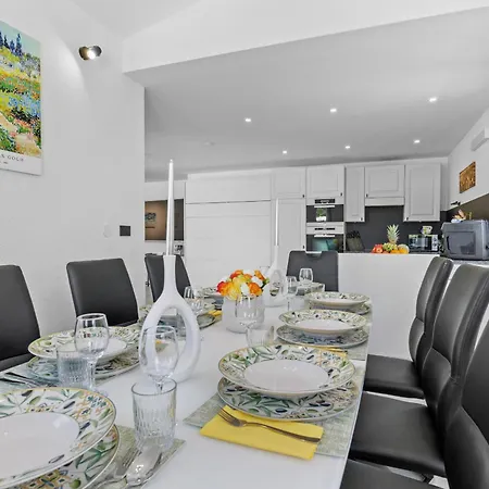 Villa Otium For 8 People With 32 M2 Heated Pool, Outdoor Cinema, Kids Playground & Area Loborika