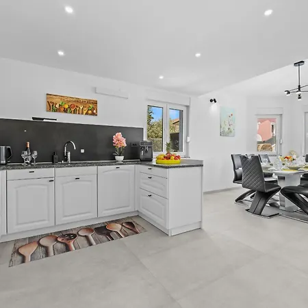 Otium For 8 People With 32 M2 Heated Pool, Outdoor Cinema, Kids Playground & Area *