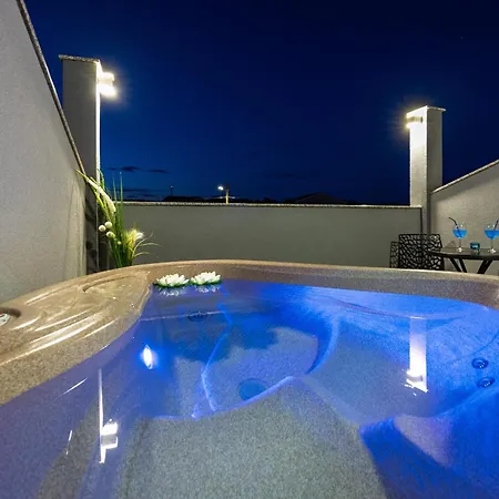 Otium For 8 People With 32 M2 Heated Pool, Outdoor Cinema, Kids Playground & Area * Loborika