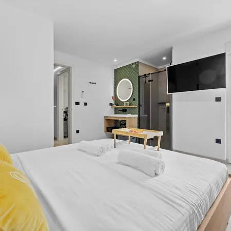Otium For 8 People With 32 M2 Heated Pool, Outdoor Cinema, Kids Playground & Area Villa
