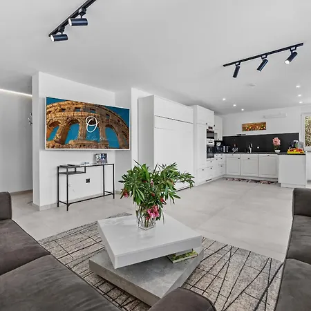 Otium For 8 People With 32 M2 Heated Pool, Outdoor Cinema, Kids Playground & Area * Loborika