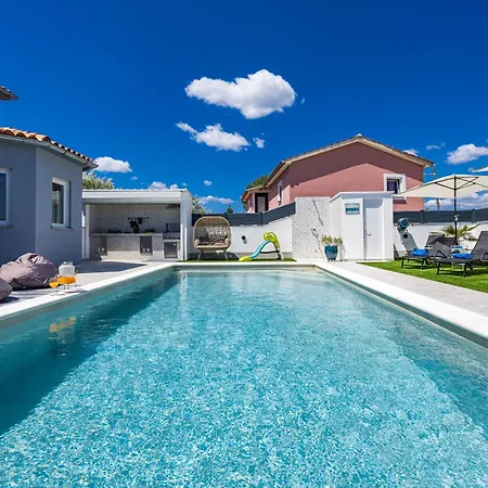 Villa Otium For 8 People With 32 M2 Heated Pool, Outdoor Cinema, Kids Playground & Area *