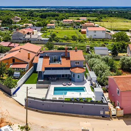 Otium For 8 People With 32 M2 Heated Pool, Outdoor Cinema, Kids Playground & Area Loborika