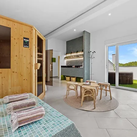 Otium For 8 People With 32 M2 Heated Pool, Outdoor Cinema, Kids Playground & Area * Loborika