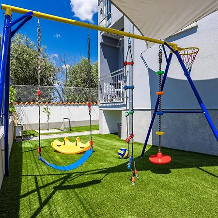 Otium For 8 People With 32 M2 Heated Pool, Outdoor Cinema, Kids Playground & Area *